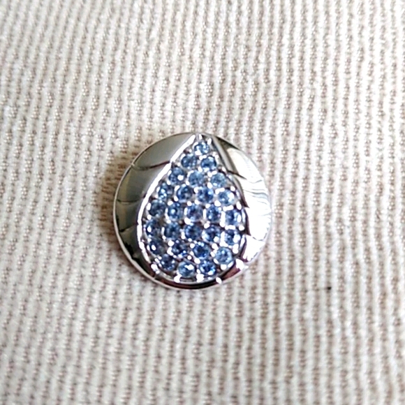 Swarovski Jewelry - SWAROVSKI SCS WATER DROP TACK PIN